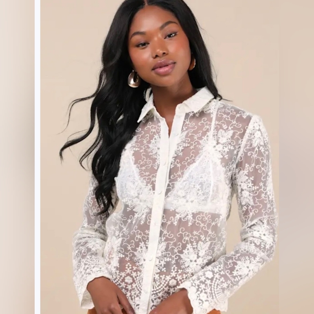 NWT Lulu's White Floral Lace Blouse